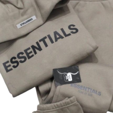 Read more about the article Essential Clothing The Global Reach of Off-White’s Hoodies